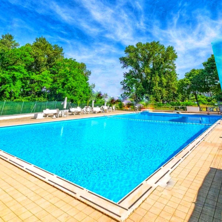 La Dolce Vita - Apartment With Shared Pool And Large Terrace Lido delle Nazioni Exteriér fotografie