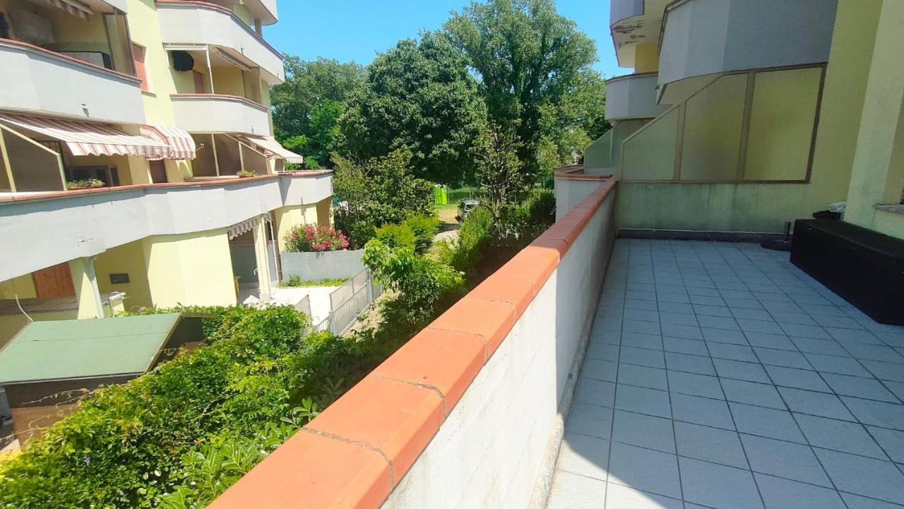 La Dolce Vita - Apartment With Shared Pool And Large Terrace Lido delle Nazioni Exteriér fotografie